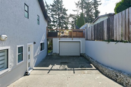 8 Woodville Pl, View Royal, BC 