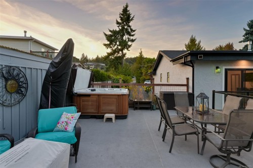 8 Woodville Pl, View Royal, BC 