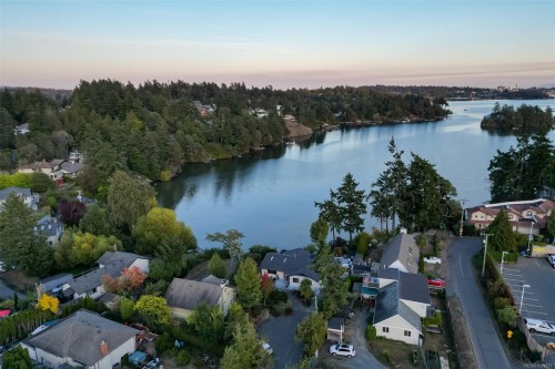 8 Woodville Pl, View Royal, BC 