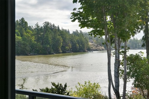 8 Woodville Pl, View Royal, BC 