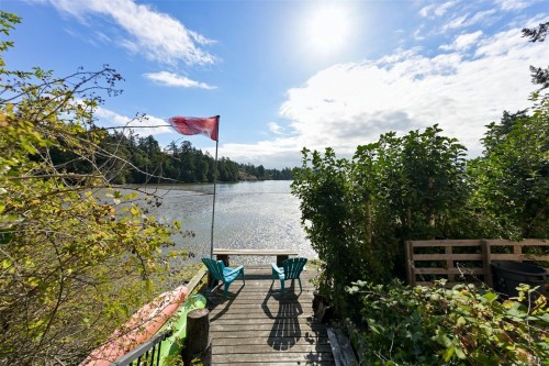 8 Woodville Pl, View Royal, BC 