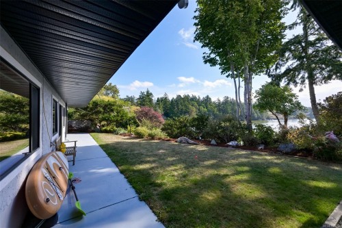 8 Woodville Pl, View Royal, BC 