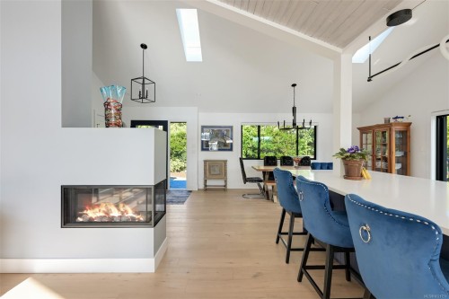 8 Woodville Pl, View Royal, BC 