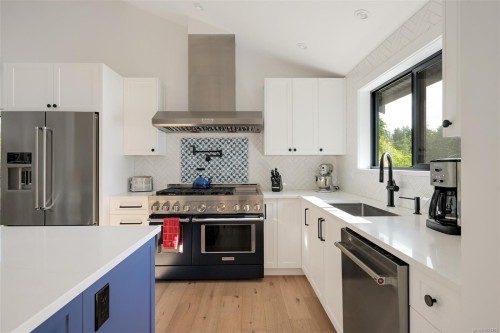 8 Woodville Pl, View Royal, BC 