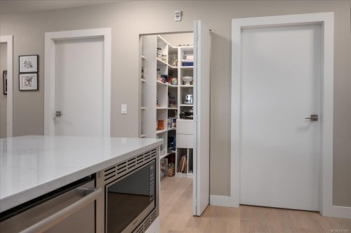 305-3529 Dolphin Dr, Nanoose Bay, BC - Indoor