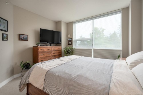 305-3529 Dolphin Dr, Nanoose Bay, BC - Indoor Photo Showing Bedroom