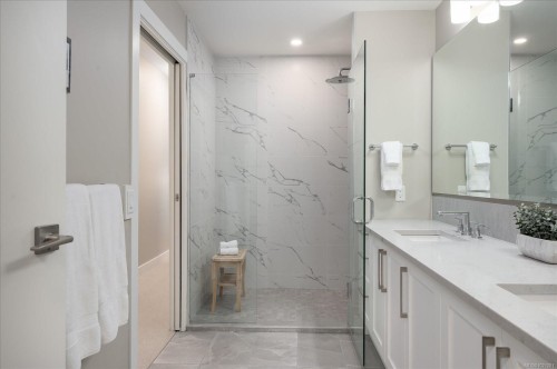 305-3529 Dolphin Dr, Nanoose Bay, BC - Indoor Photo Showing Bathroom