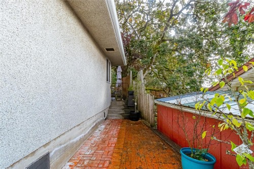 3837 Wilkinson Rd, Saanich, BC 