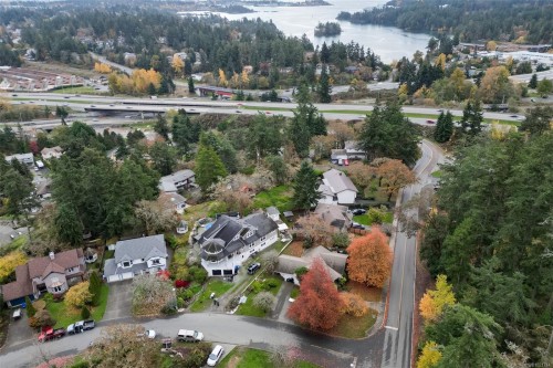 1975 Highland Rd, View Royal, BC 