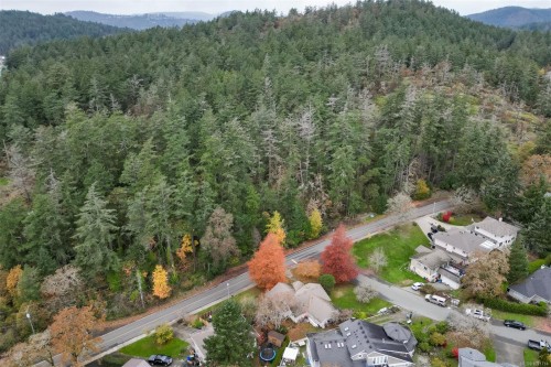 1975 Highland Rd, View Royal, BC 