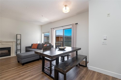 408-870 Short St, Saanich, BC - Indoor Photo Showing Living Room With Fireplace
