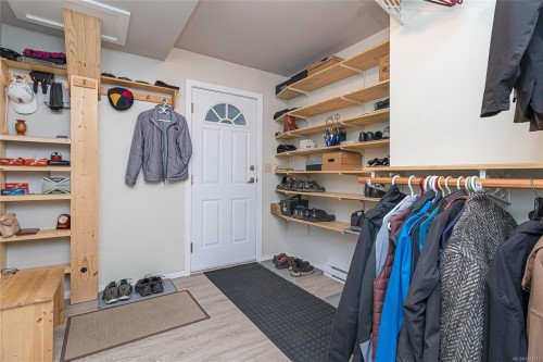 7906 Patterson Rd, Central Saanich, BC 