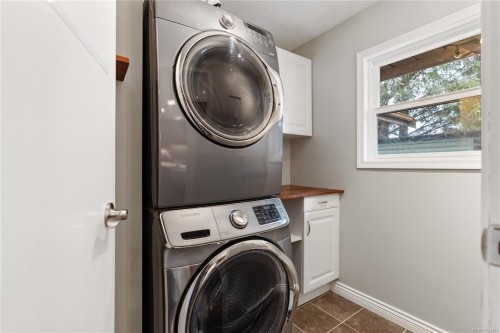 1985 Saunders Rd, Sooke, BC 