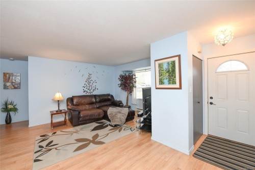 31-1535 Dingwall Rd, Courtenay, BC - Indoor Photo Showing Living Room