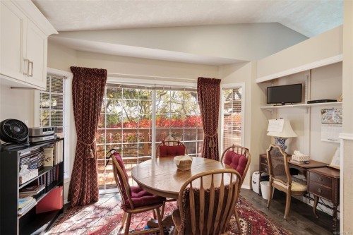 22-901 Kentwood Lane, Saanich, BC 