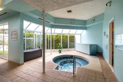 22-901 Kentwood Lane, Saanich, BC 