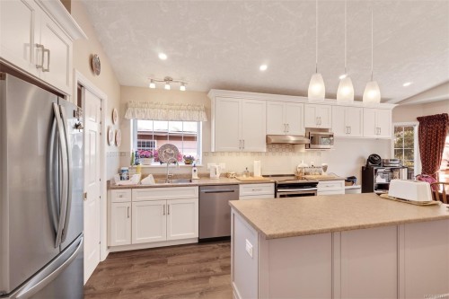 22-901 Kentwood Lane, Saanich, BC 