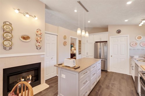 22-901 Kentwood Lane, Saanich, BC 