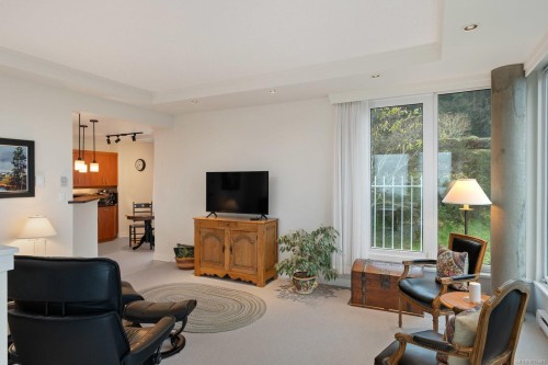 304-5350 Sayward Hill Cres, Saanich, BC - Indoor