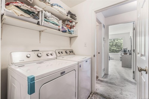 203-435 Morison Ave, Parksville, BC - Indoor Photo Showing Laundry Room