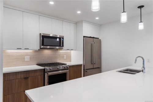 8-2330 Sooke Rd, Colwood, BC 