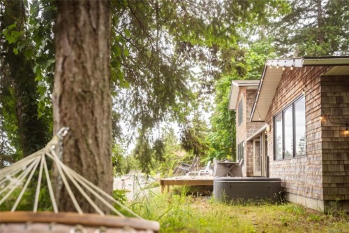 6641 Island Hwy West, Bowser, BC 