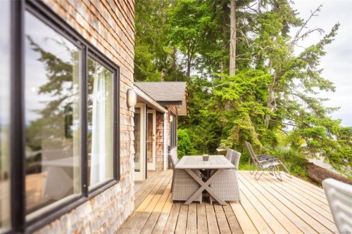 6641 Island Hwy West, Bowser, BC 