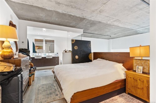 416-770 Fisgard St, Victoria, BC - Indoor Photo Showing Bedroom