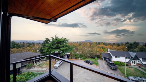 3700 Kootenay Pl, Saanich, BC 