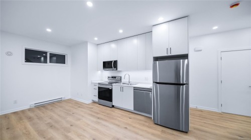 3700 Kootenay Pl, Saanich, BC 