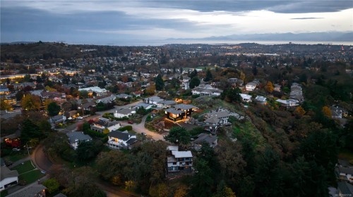 3700 Kootenay Pl, Saanich, BC 