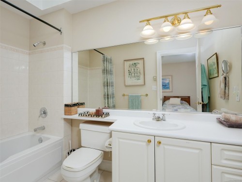 1-2573 Kilgary Pl, Saanich, BC 