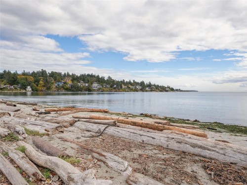 1-2573 Kilgary Pl, Saanich, BC 