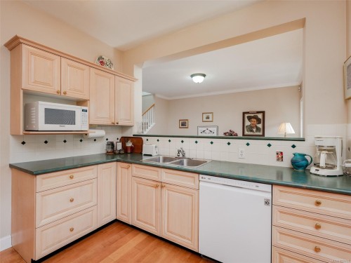 1-2573 Kilgary Pl, Saanich, BC 