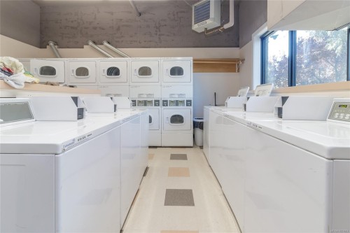 1603-647 Michigan St, Victoria, BC - Indoor Photo Showing Laundry Room