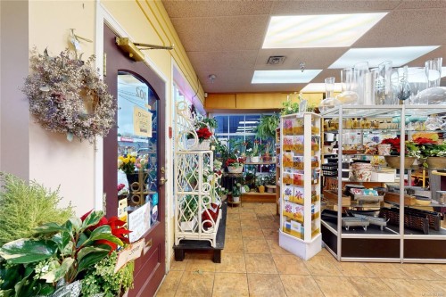 102-2187 Oak Bay Ave, Oak Bay, BC 