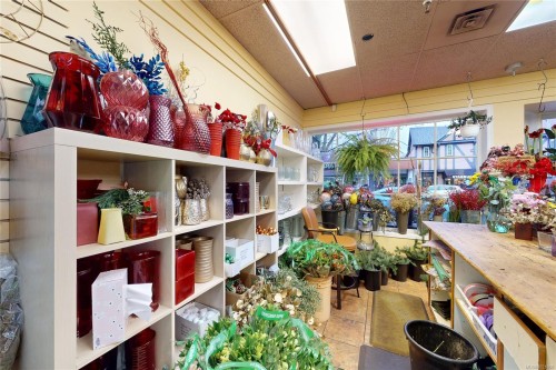 102-2187 Oak Bay Ave, Oak Bay, BC 