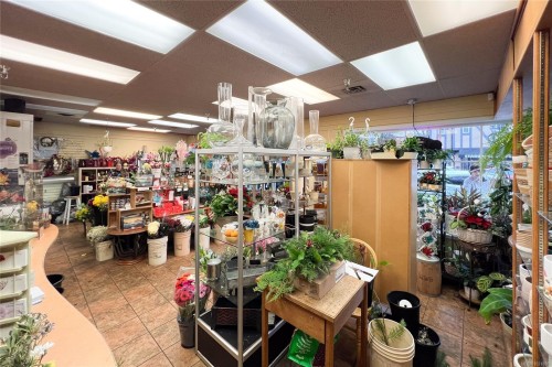 102-2187 Oak Bay Ave, Oak Bay, BC 