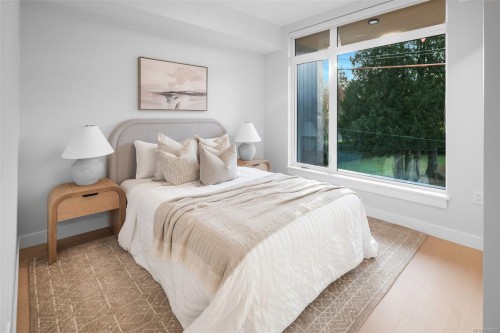 204-5229 Cordova Bay Rd, Saanich, BC - Indoor Photo Showing Bedroom