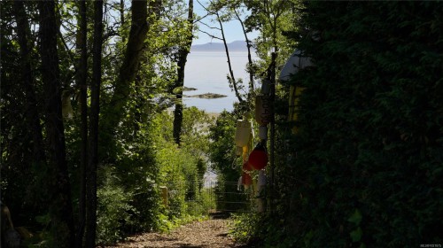 5605 Parker Ave, Saanich, BC 