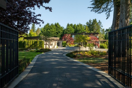 5605 Parker Ave, Saanich, BC 
