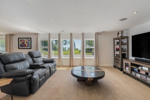 5605 Parker Ave, Saanich, BC 