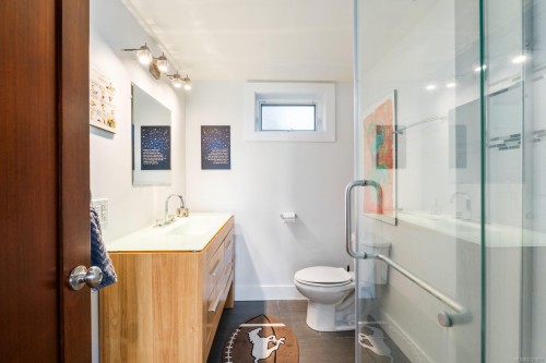 5605 Parker Ave, Saanich, BC 