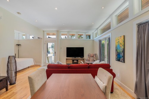 5605 Parker Ave, Saanich, BC 