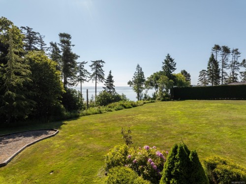 5605 Parker Ave, Saanich, BC 