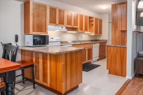 110B-6231 Blueback Rd, Nanaimo, BC - Indoor Photo Showing Kitchen