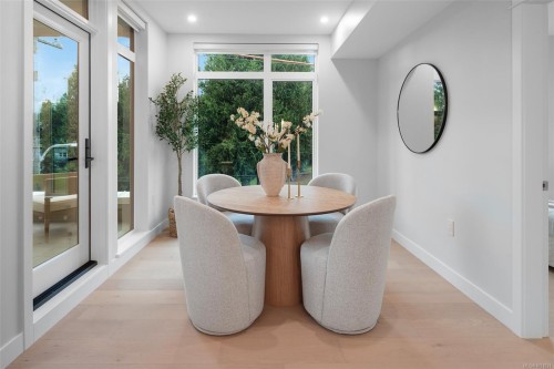 206-5229 Cordova Bay Rd, Saanich, BC - Indoor Photo Showing Dining Room