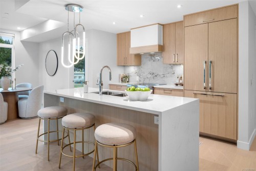 206-5229 Cordova Bay Rd, Saanich, BC - Indoor Photo Showing Kitchen With Double Sink With Upgraded Kitchen