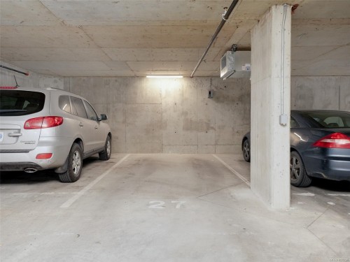 307-7098 Wallace Dr, Central Saanich, BC - Indoor Photo Showing Garage