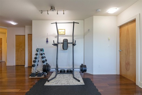 624-2745 Veterans Memorial Pkwy, Langford, BC - Indoor Photo Showing Gym Room